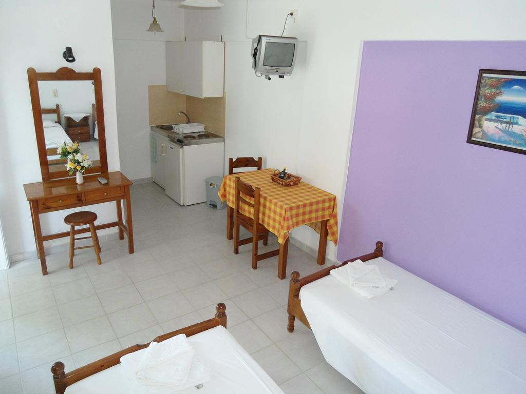 Evi Apartments And Studios Theologos  Phòng bức ảnh