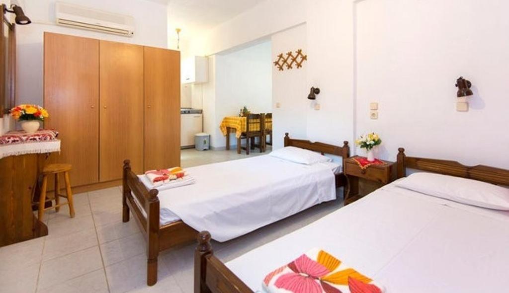 Evi Apartments And Studios Theologos  Phòng bức ảnh